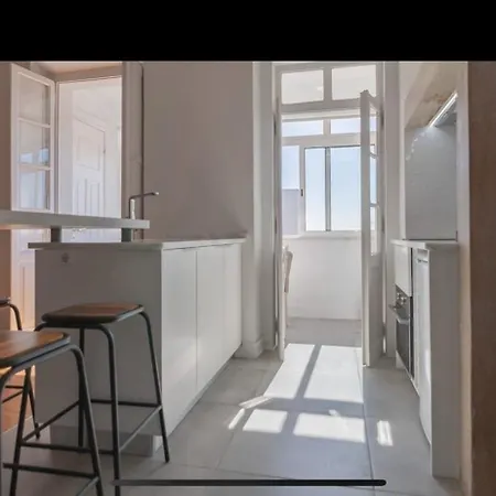 Apartment Charmoso Com Vista Rio Lissabon