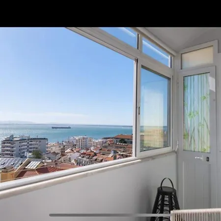 Charmoso Com Vista Rio Daire